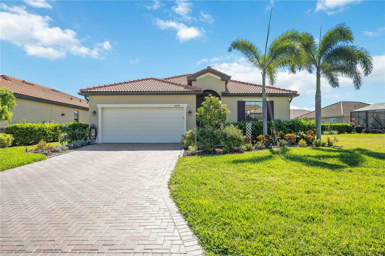 Property Photo: 10008 Carnoustie Place FL 34211