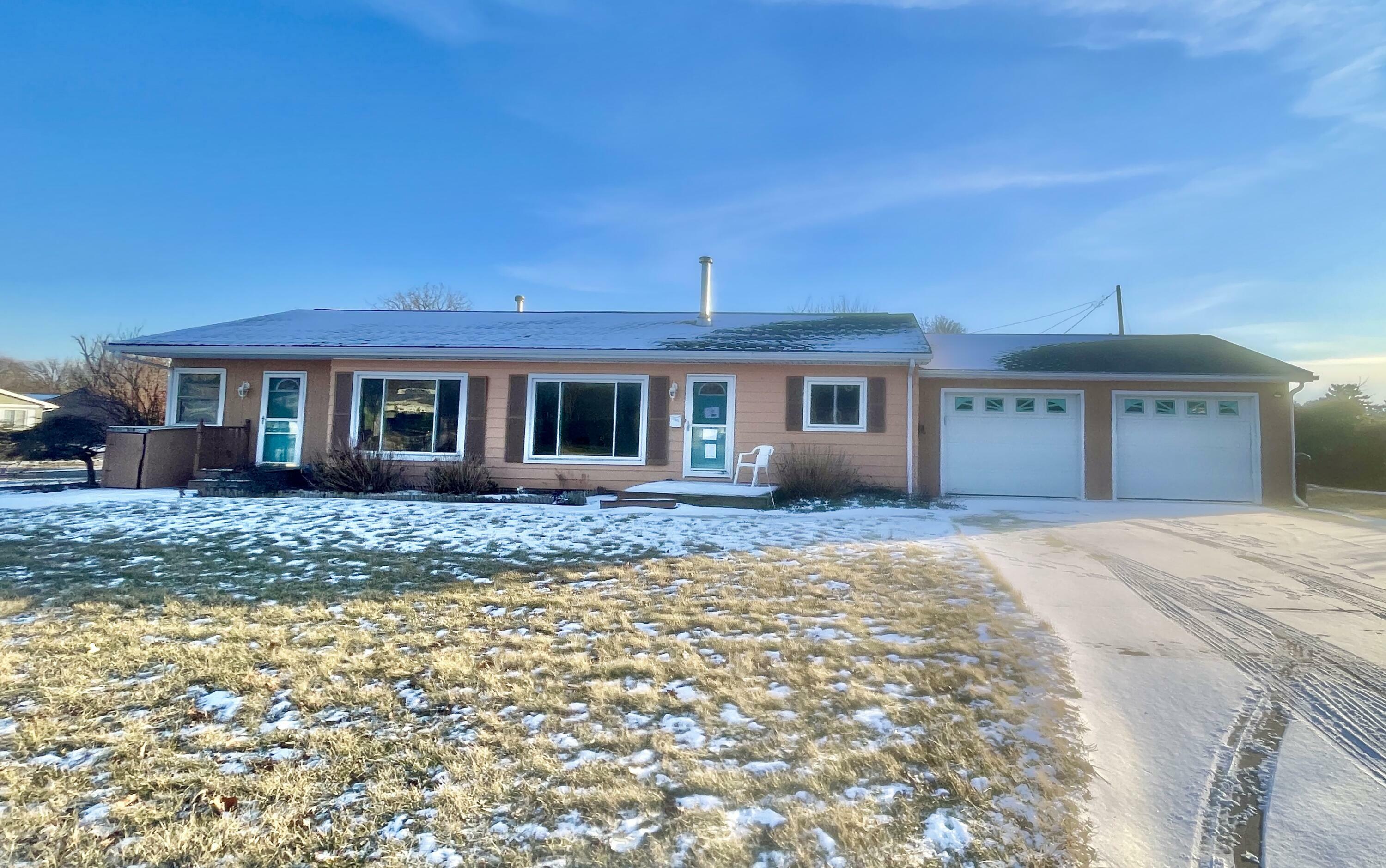 1505 Shrewsbury Avenue  Adrian MI 49221 photo