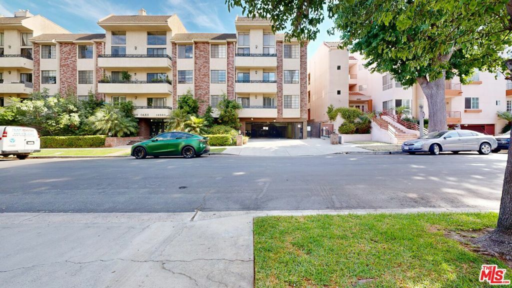 14569 Benefit Street 102  Sherman Oaks CA 91403 photo
