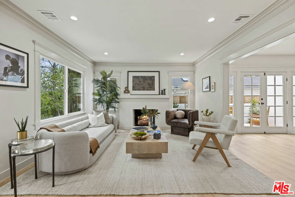 Property Photo: 1337 N Orange Grove Avenue CA 90046