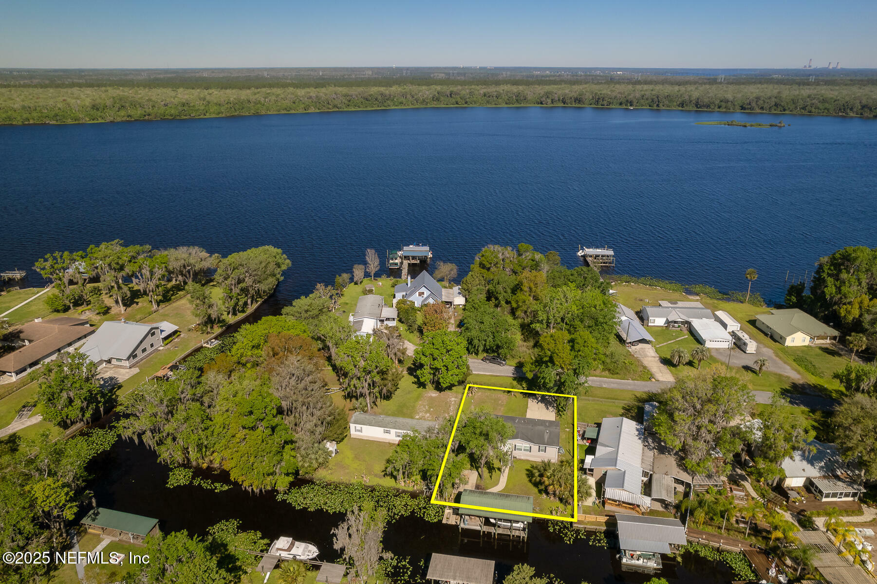 Property Photo: 155 Rivershore Drive FL 32187