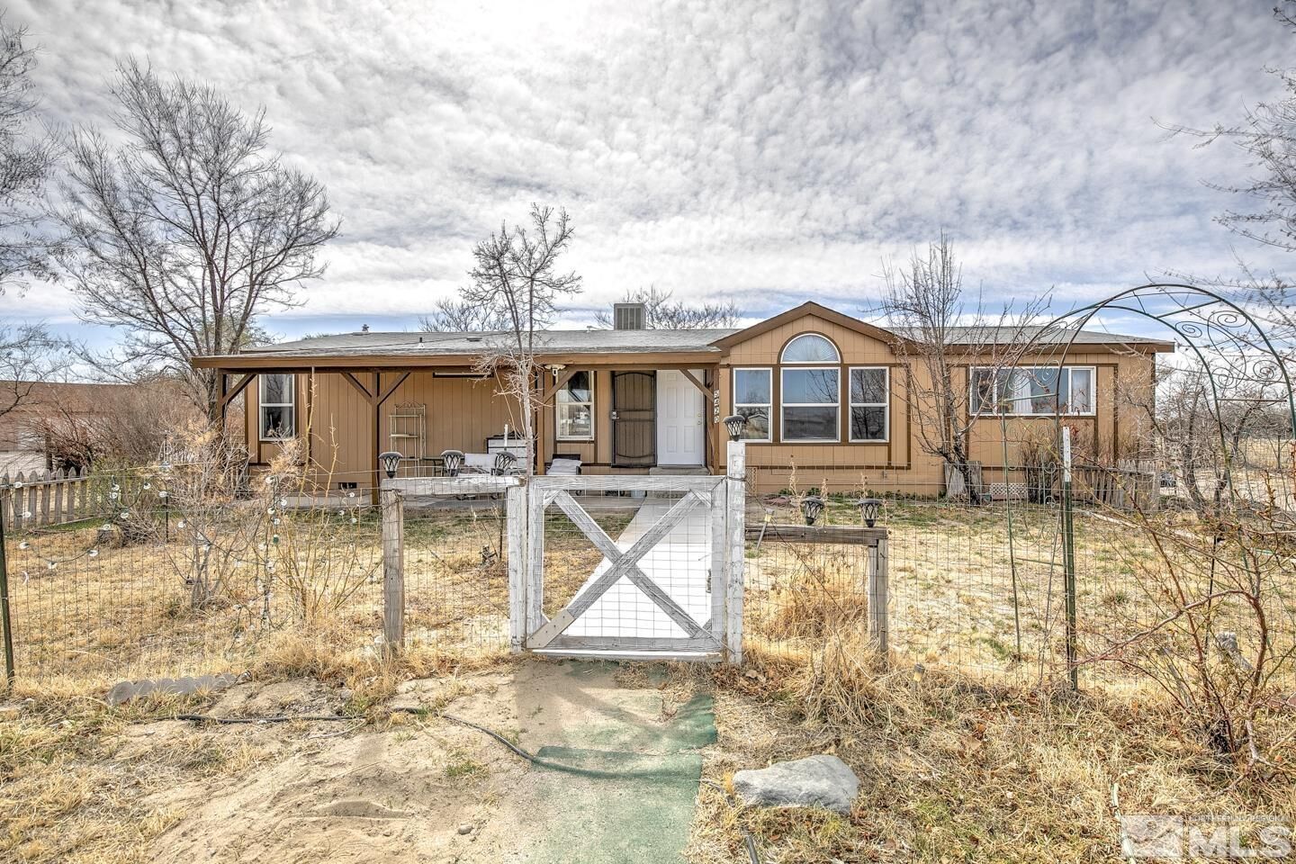 Property Photo:  5420 Desert Hills Loop  NV 89406 