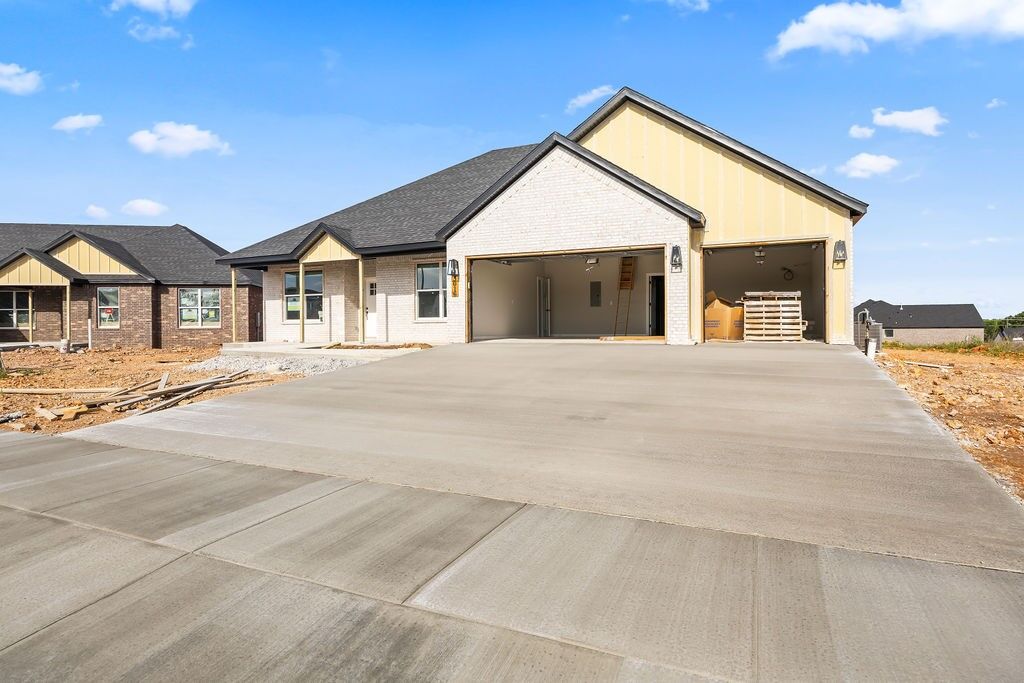 Property Photo:  5016 Farmhouse Street  AR 72762 