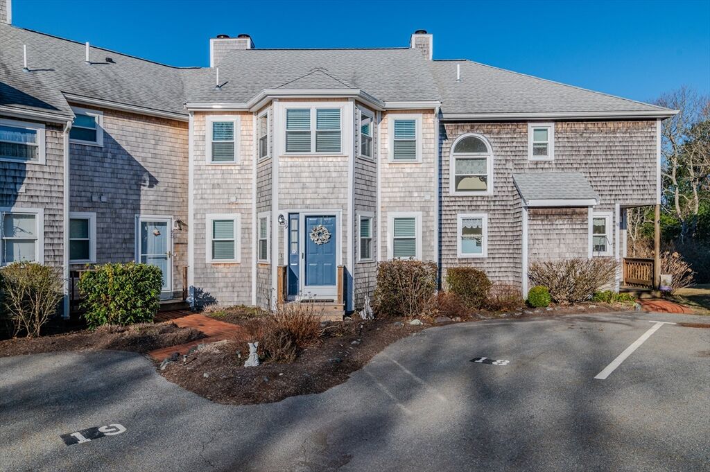 Property Photo:  19 Harbor Hill Dr 19  MA 02532 