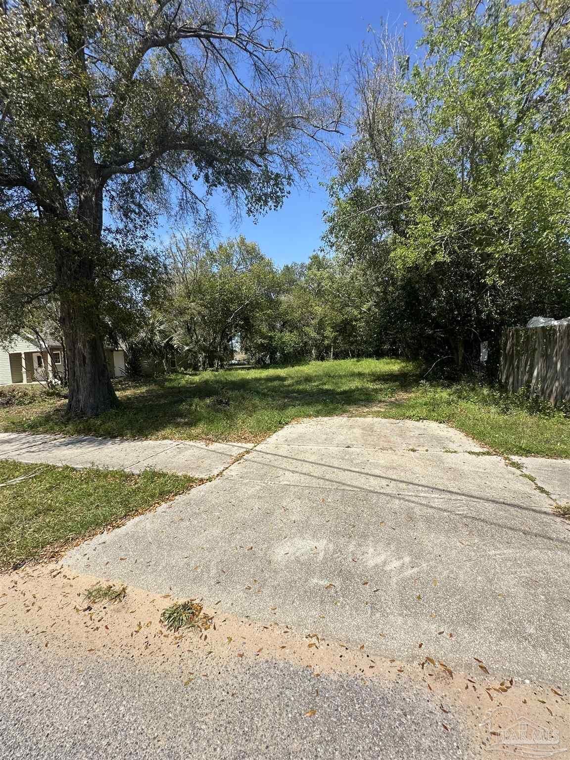 Property Photo: 1000 W Yonge St FL 32501
