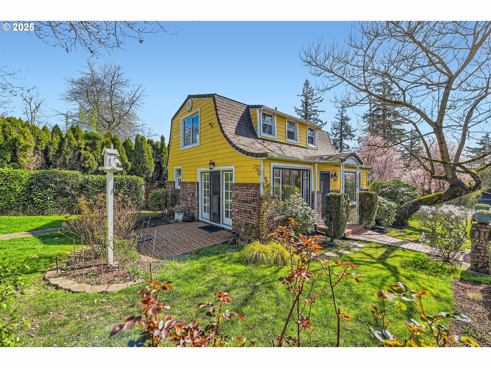 Property Photo: 2349 SW 6th Ave WA 98607
