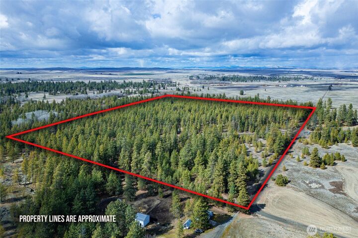 Property Photo:  8700  Stangland  S  WA 99022 