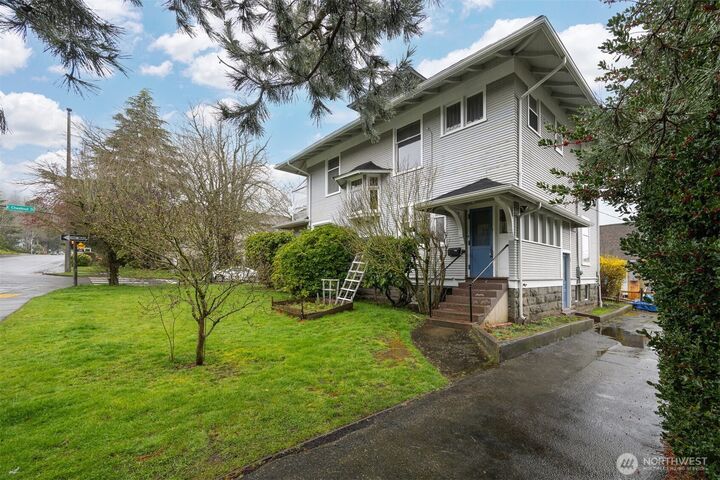 Property Photo: 617 E Chestnut Street WA 98225