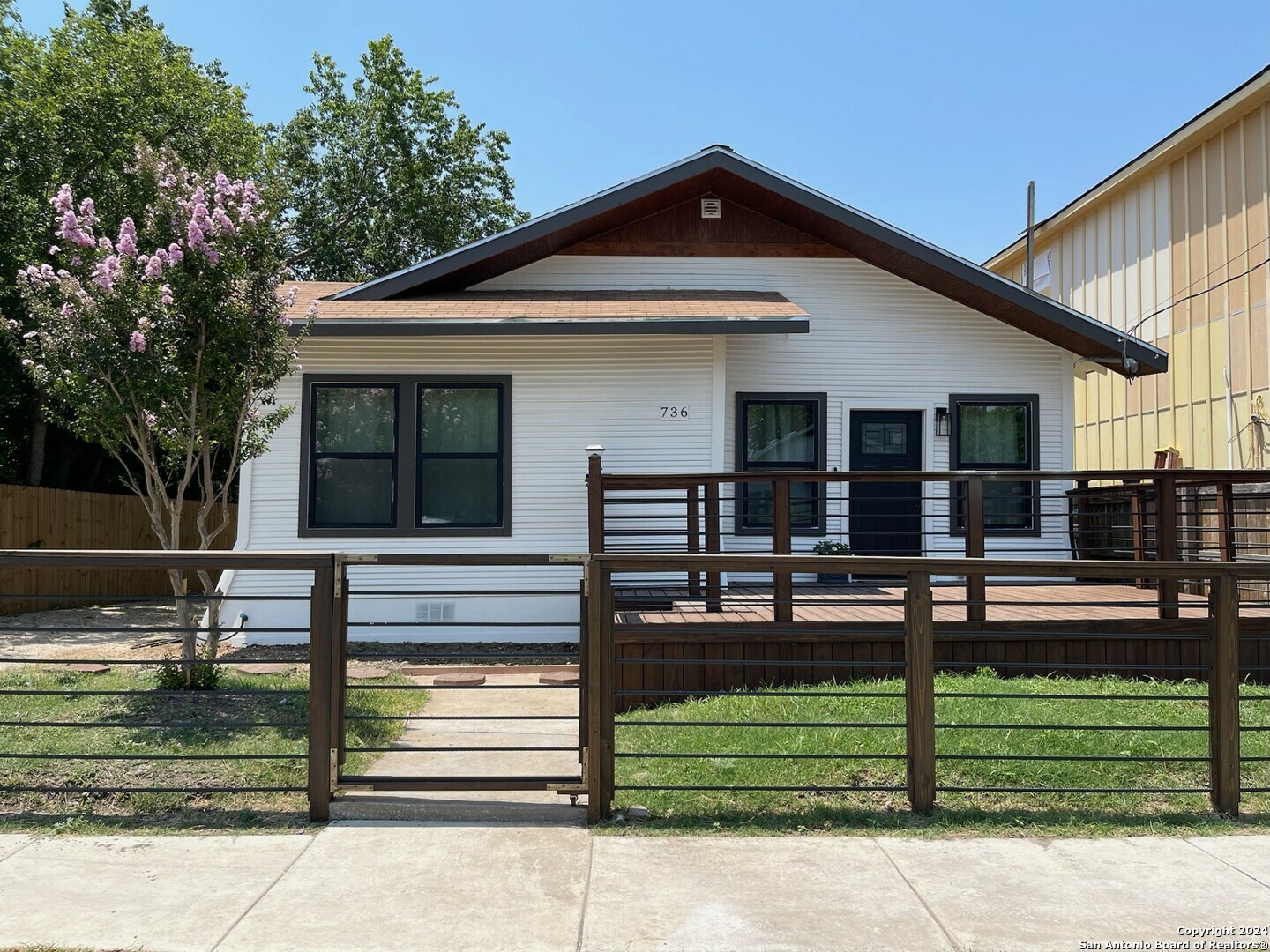 Property Photo: 736 Nevada St TX 78203