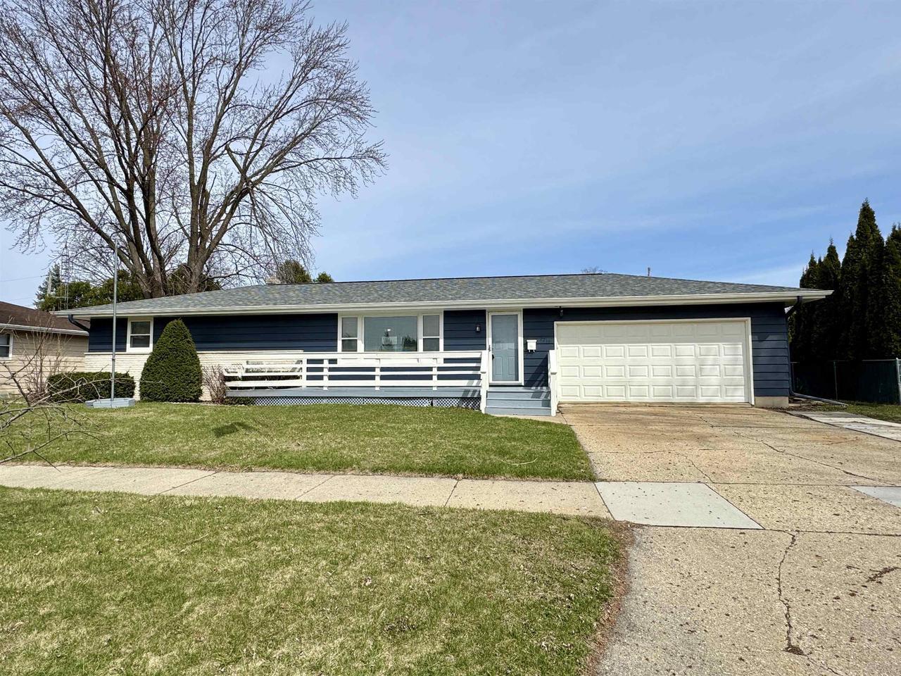 Property Photo: 2219 Kenwood Avenue WI 53545