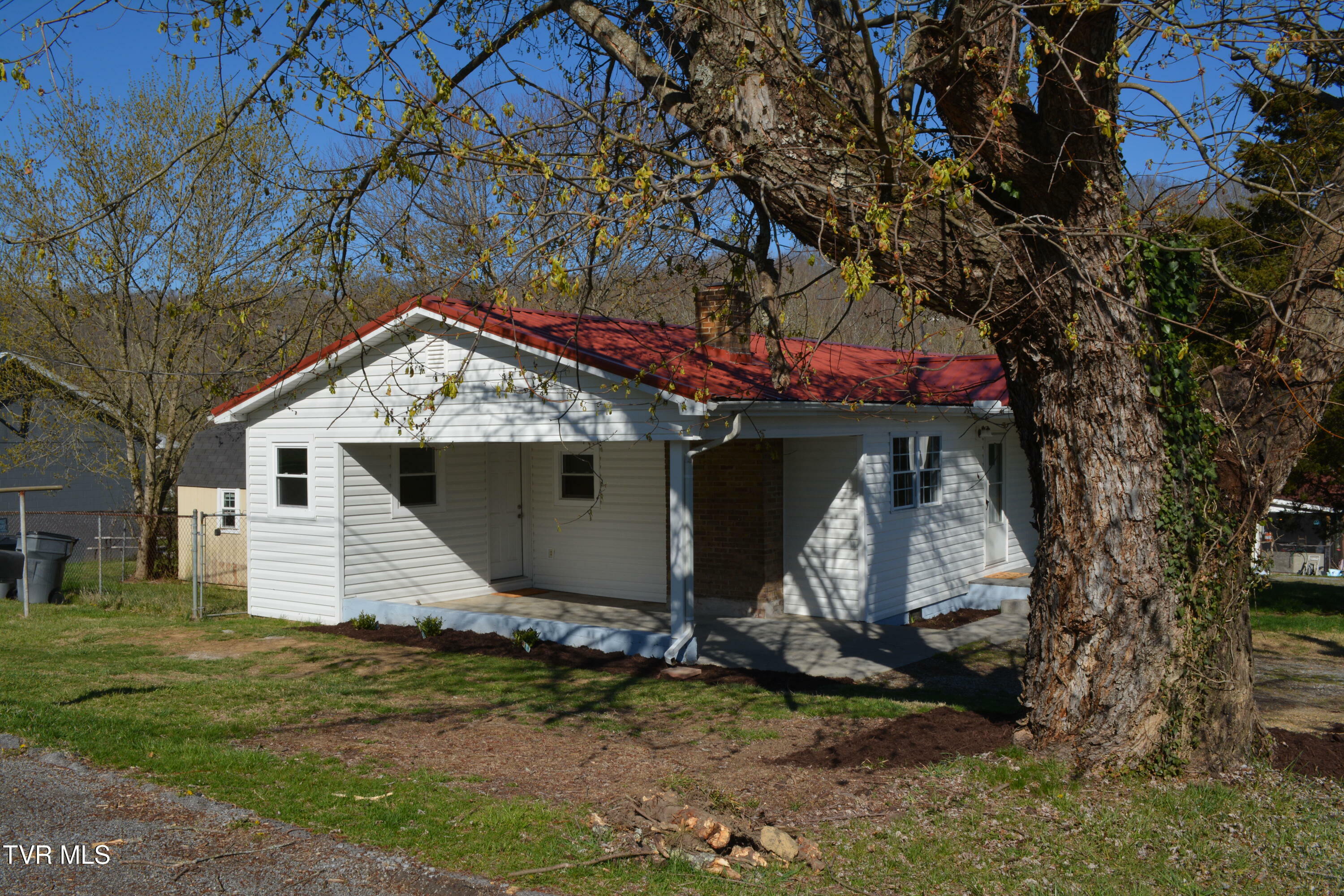 Property Photo: 108 Langford Lane TN 37620