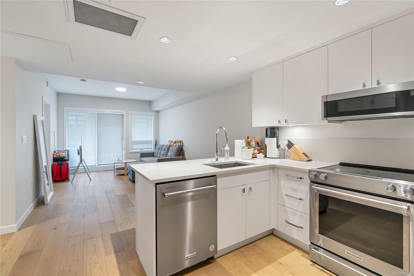 Property Photo: 4030 Shelbourne St 205 BC V8N 3E4