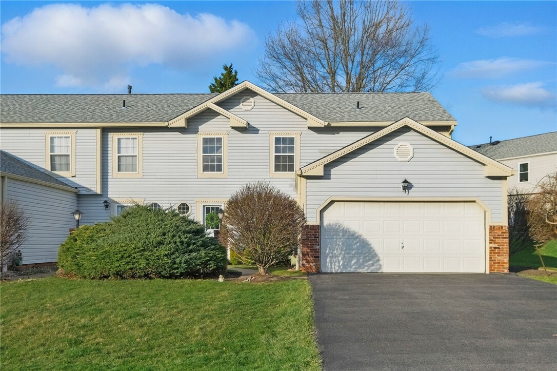 Property Photo: 1445 Lexington Drive PA 15055
