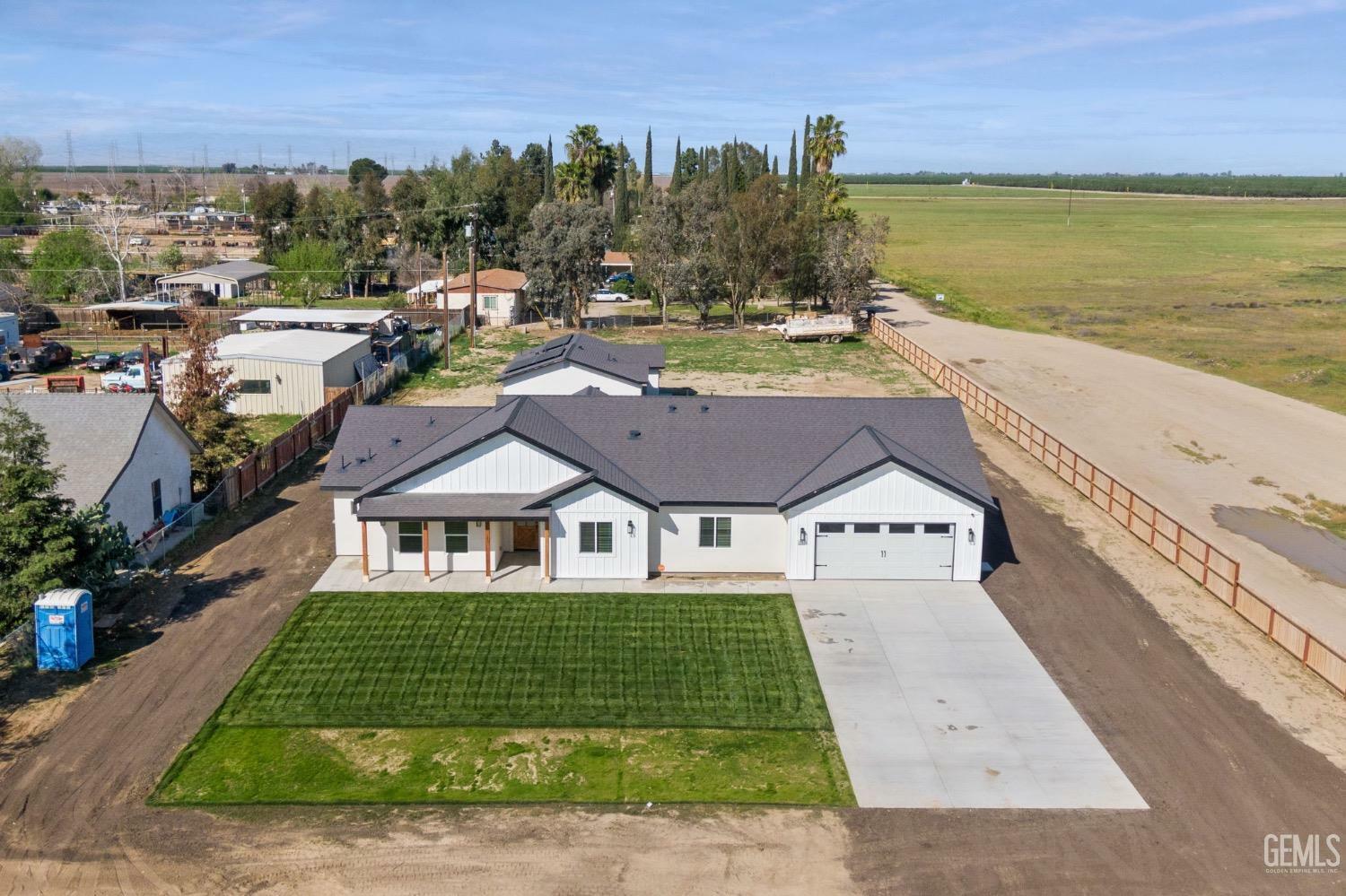 Property Photo: 22537 Meacham Road CA 93314
