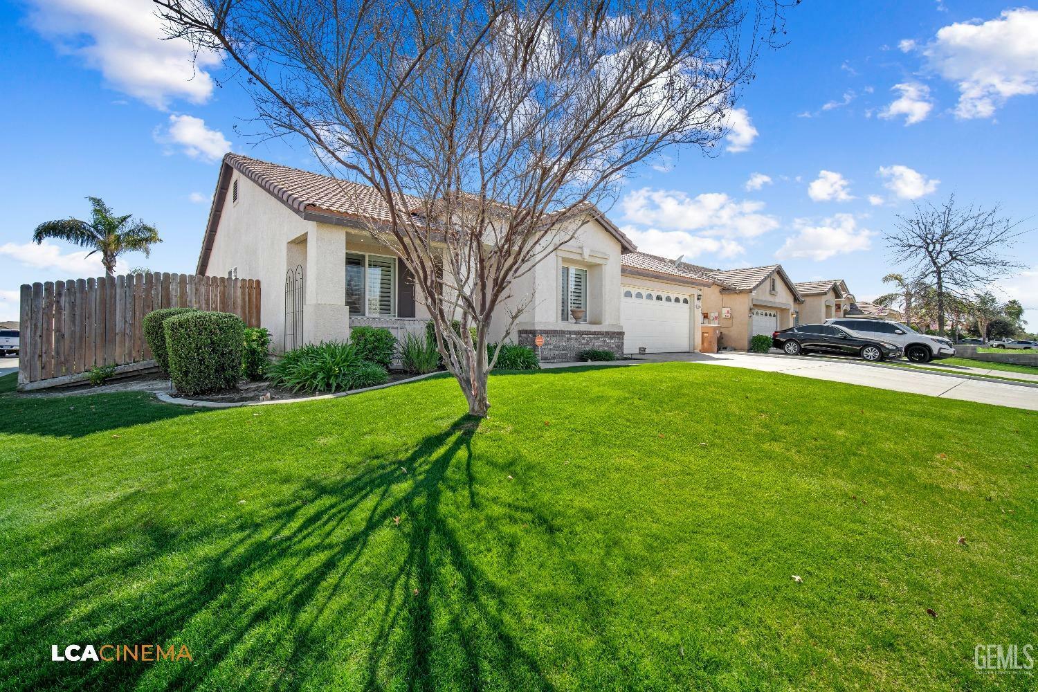Property Photo: 11703 Stratosphere Avenue CA 93312