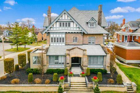 Property Photo: 1349 E Broad Street OH 43205
