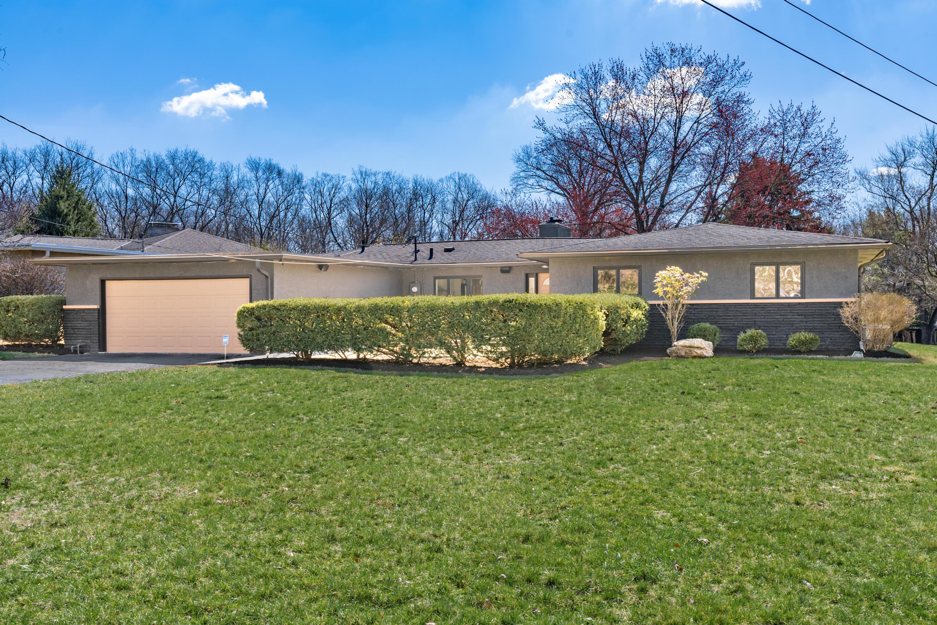 Property Photo: 2849 Canterbury Lane OH 43221