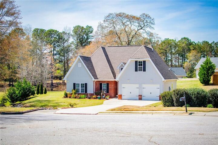 Property Photo:  207 Meadow Lake Drive  GA 30116 