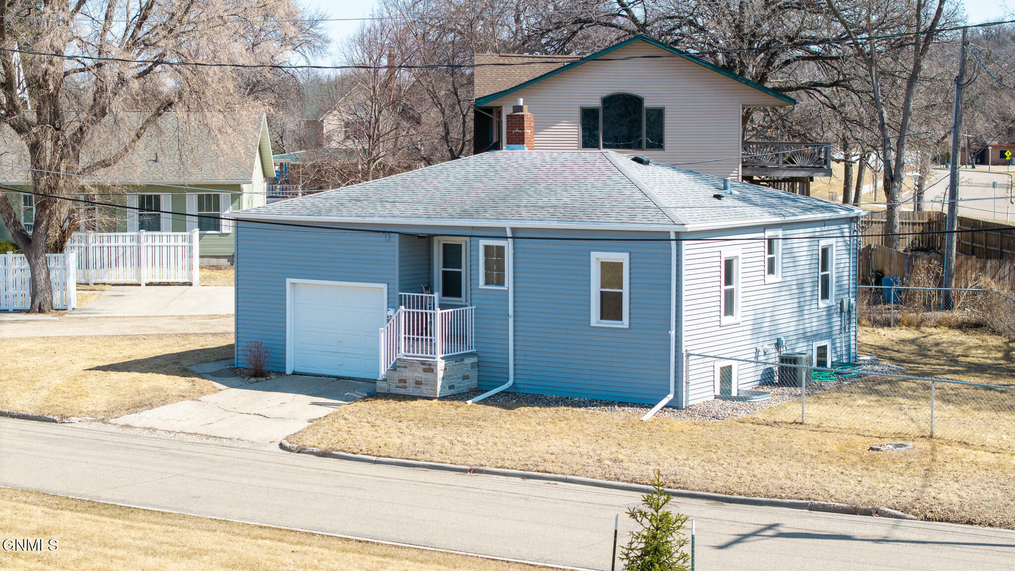 Property Photo:  435 5th Avenue SW  ND 58072 