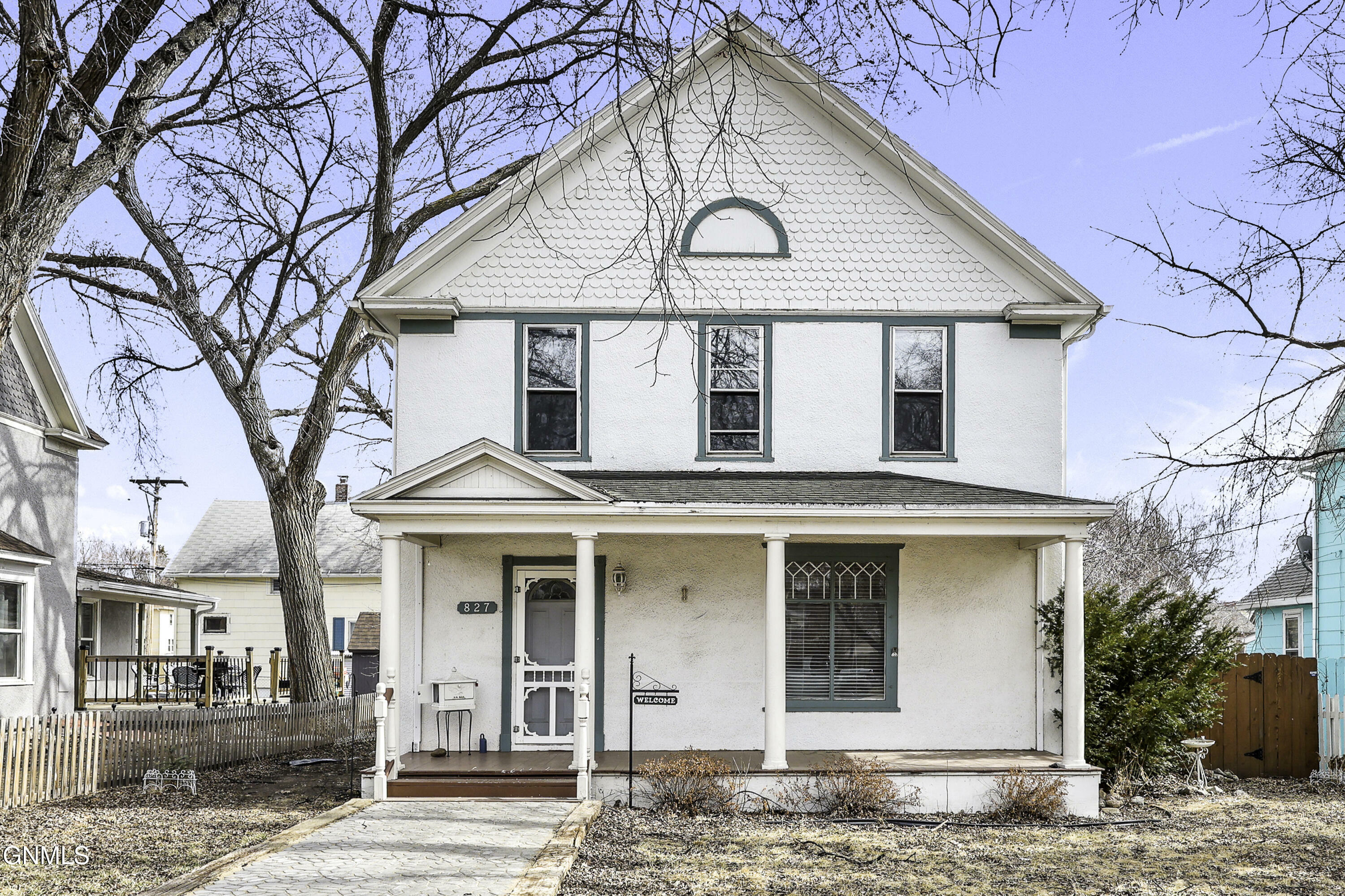 Property Photo: 827 5th Street ND 58501
