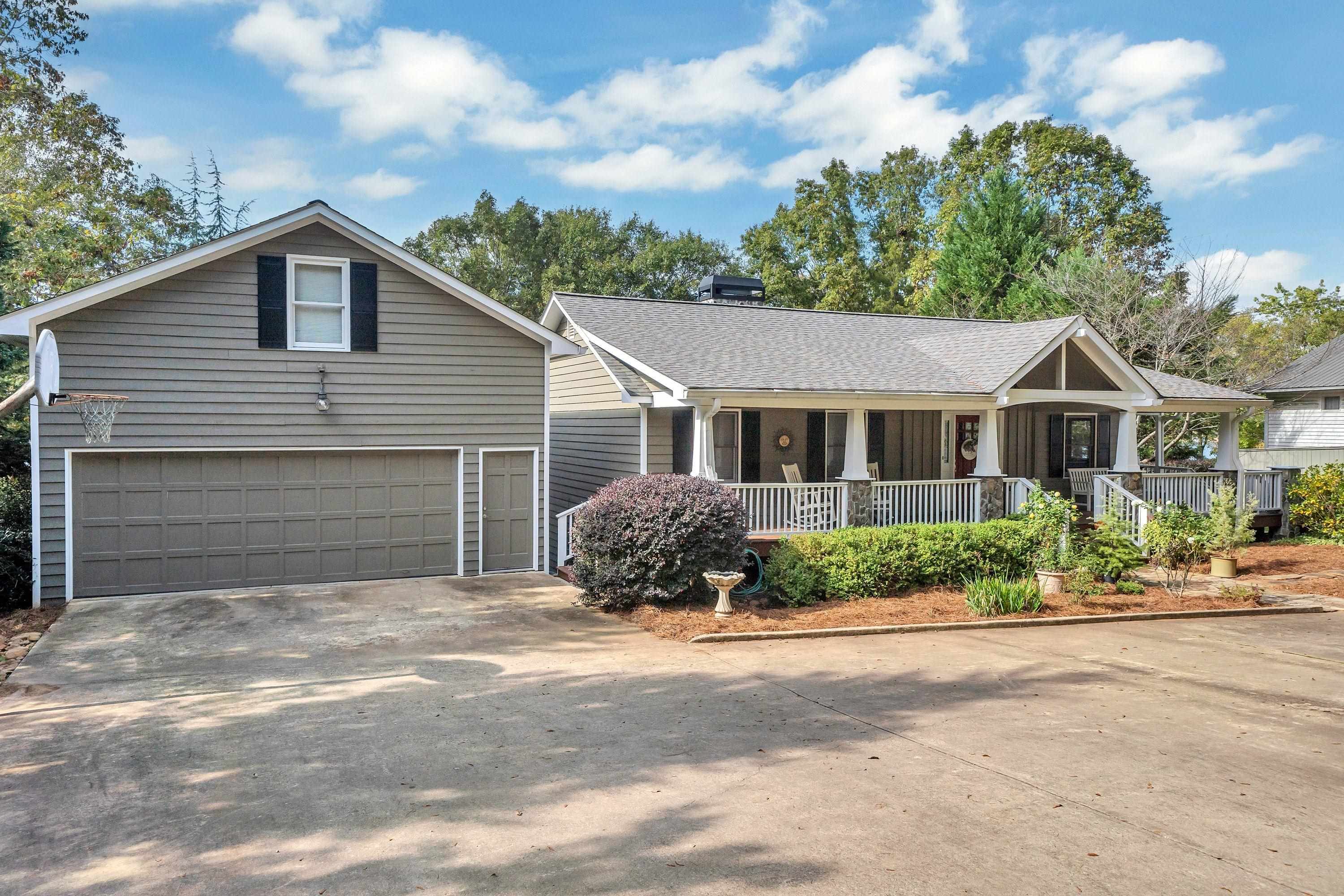 Property Photo: 409 East Riverbend Drive GA 31024