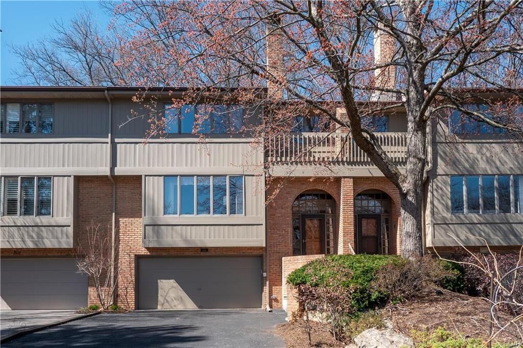 Property Photo: 2916 Parkview Circle PA 18049