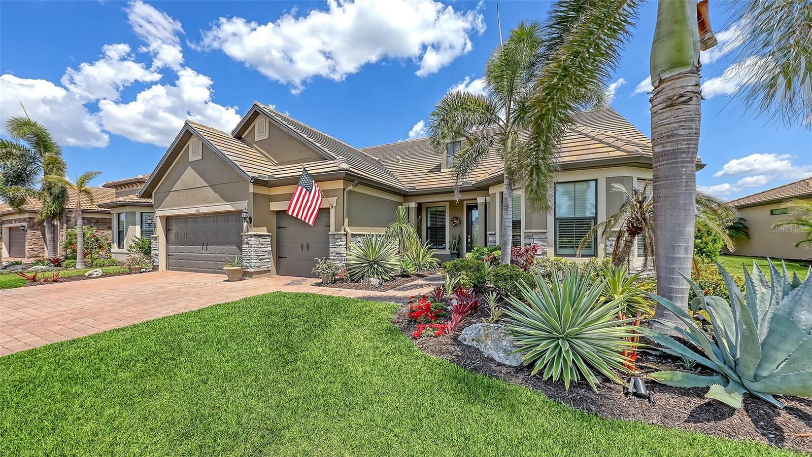 Property Photo:  11176 Roseate Court  FL 34238 