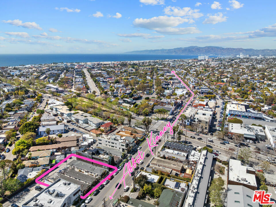 Property Photo: 1722 Abbot Kinney Boulevard CA 90291