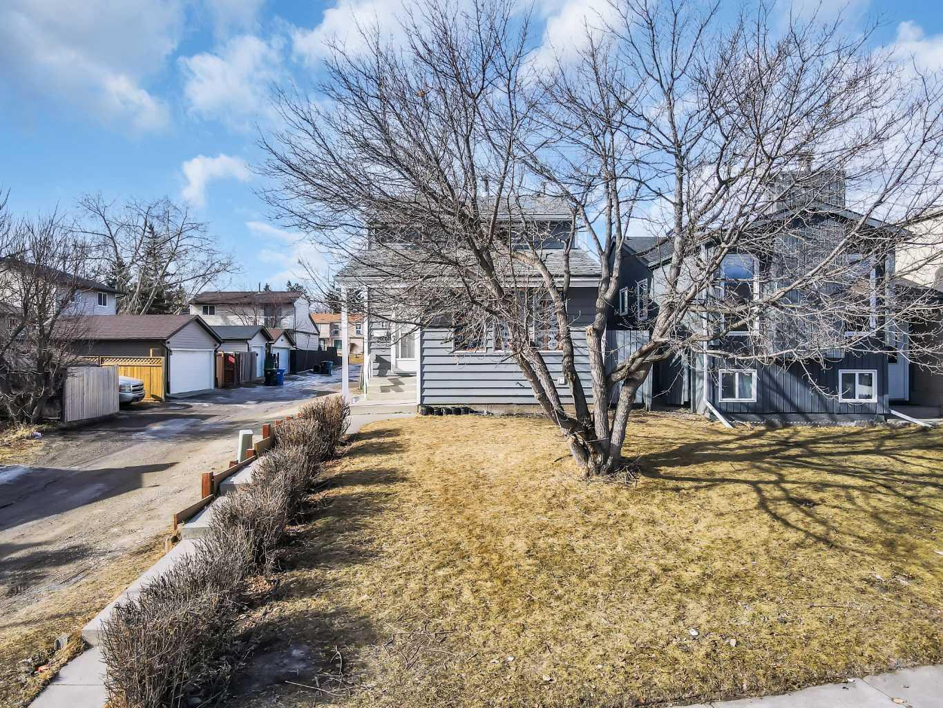 Property Photo: 111 Pinemill Mews NE AB T1Y 4R6