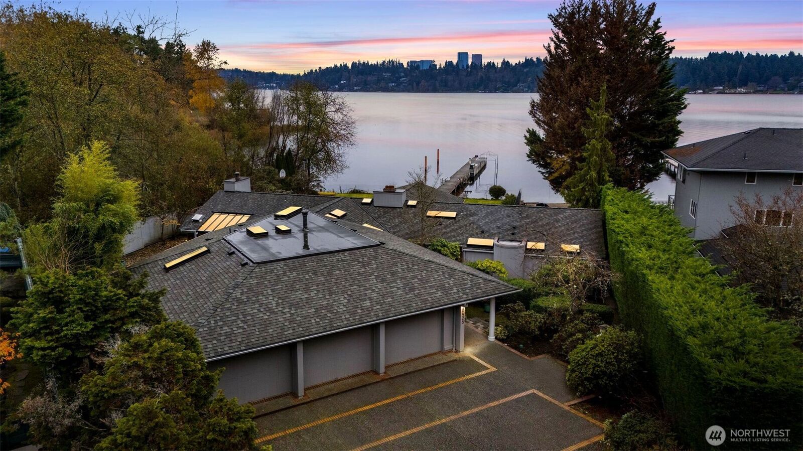 Property Photo:  8428 N Mercer Way  WA 98040 