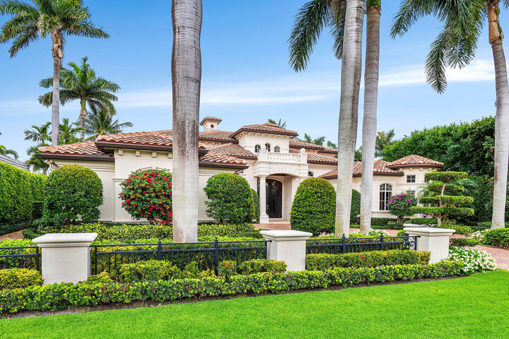 Property Photo: 1560 Sabal Palm Drive FL 33432