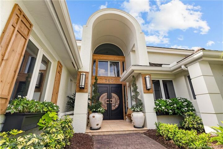 Property Photo:  560 SW Bay Pointe Circle  FL 34990 