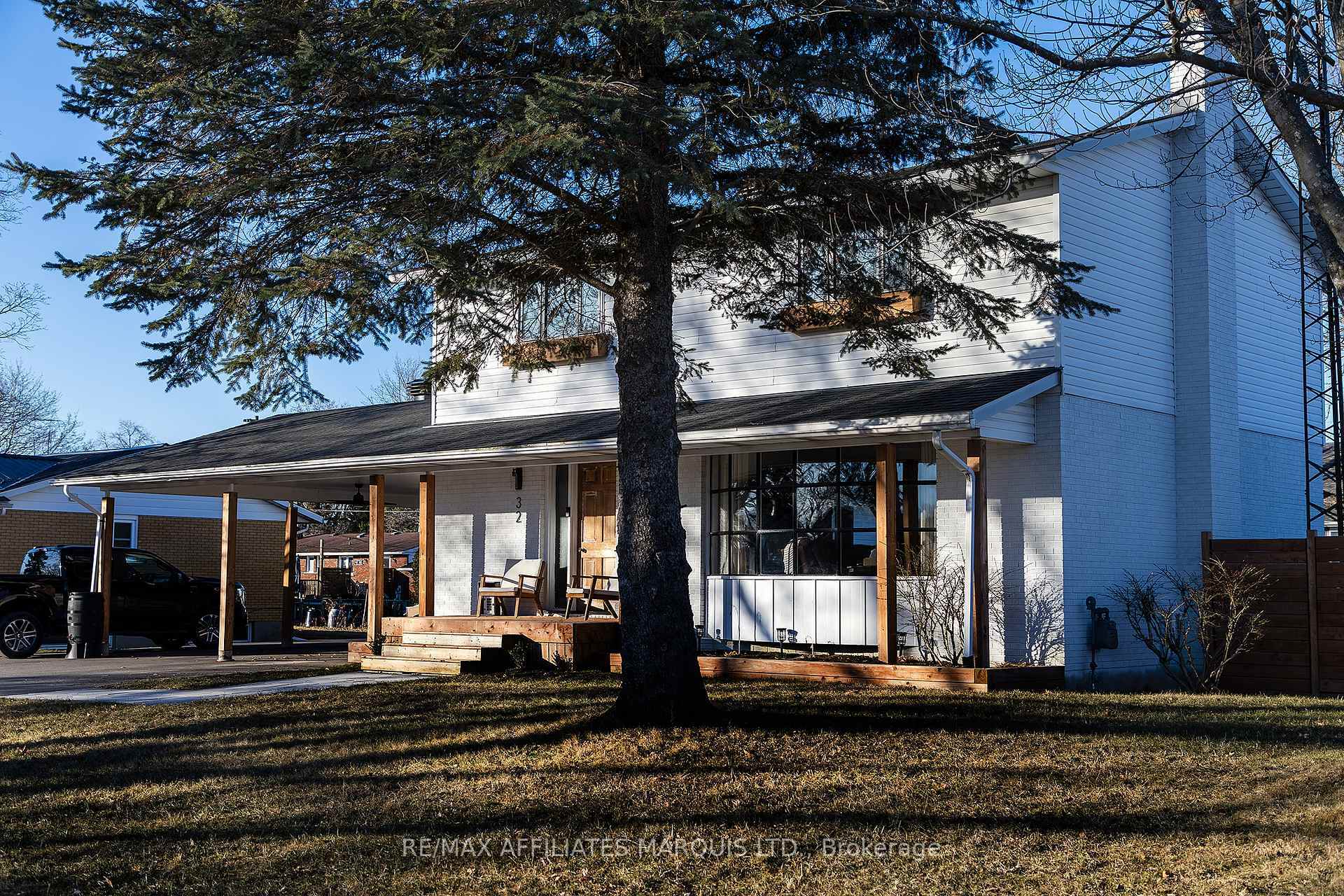 Photo de la propriété: 32 Meikle Street ON K0C 1X0