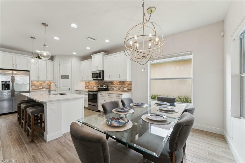 Property Photo: 14537 Grapevine Dr FL 34114