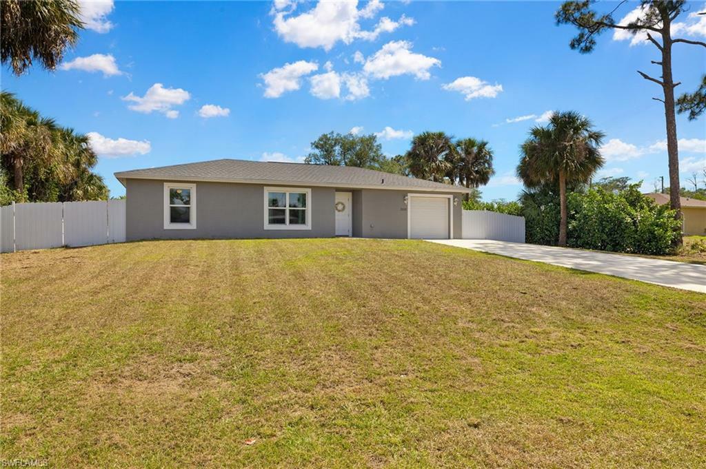 Property Photo: 3016 S Beechwood Cir FL 33935