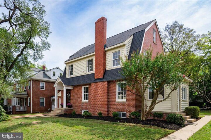 Property Photo:  918 William Street  VA 22401 