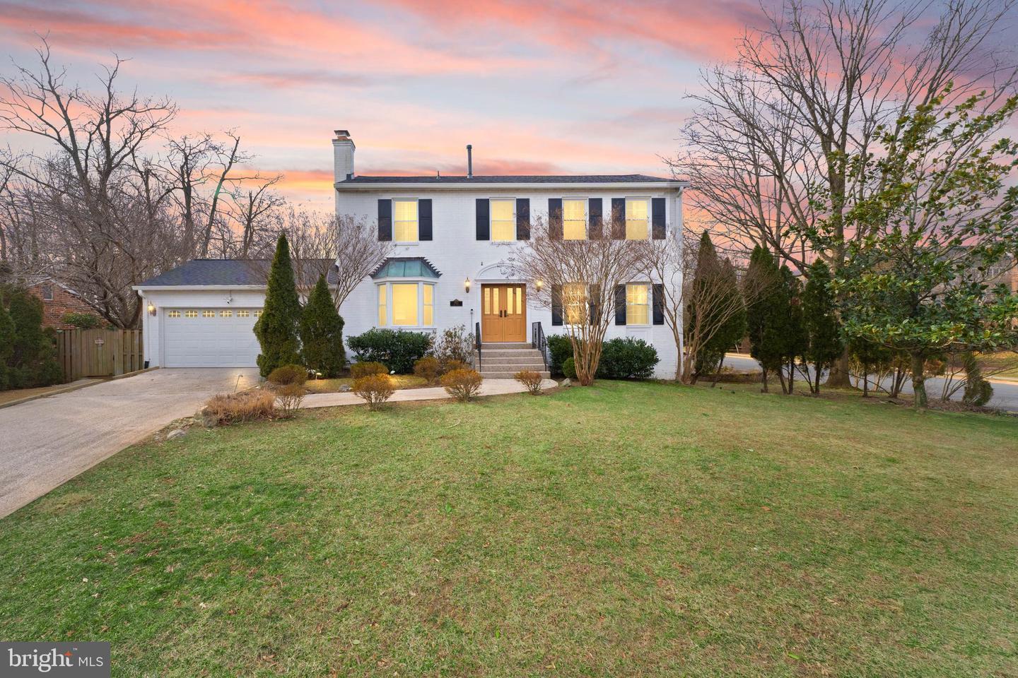 Property Photo: 8011 Oak Street VA 22027