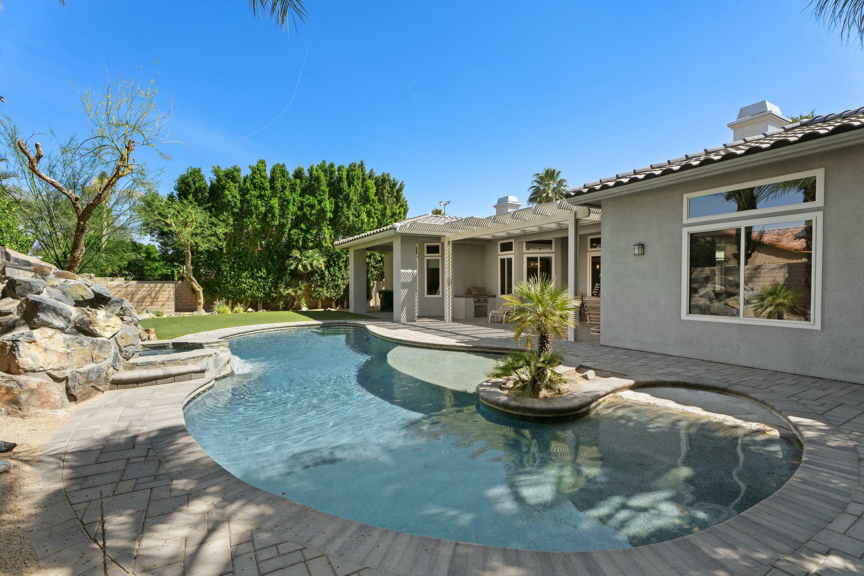 Property Photo: 6 Taylor Avenue CA 92260