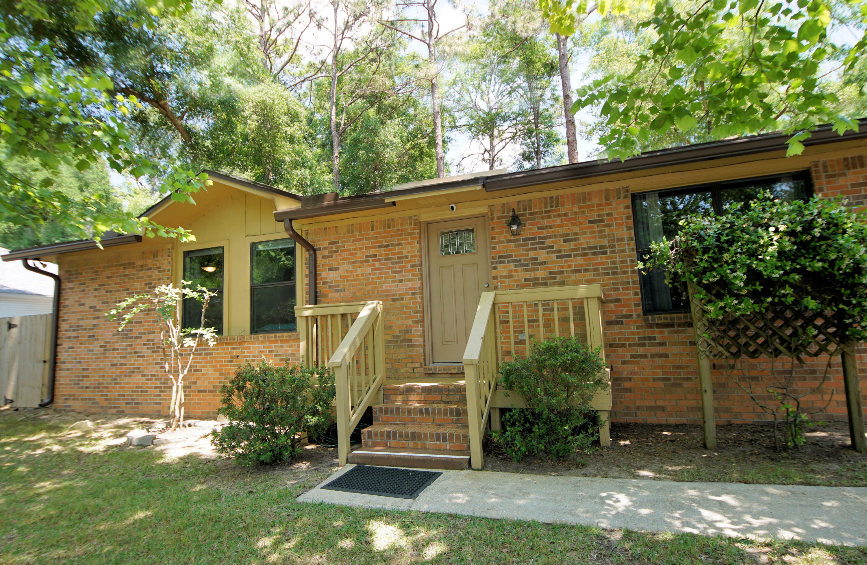 Property Photo: 250 Panama Drive FL 32536