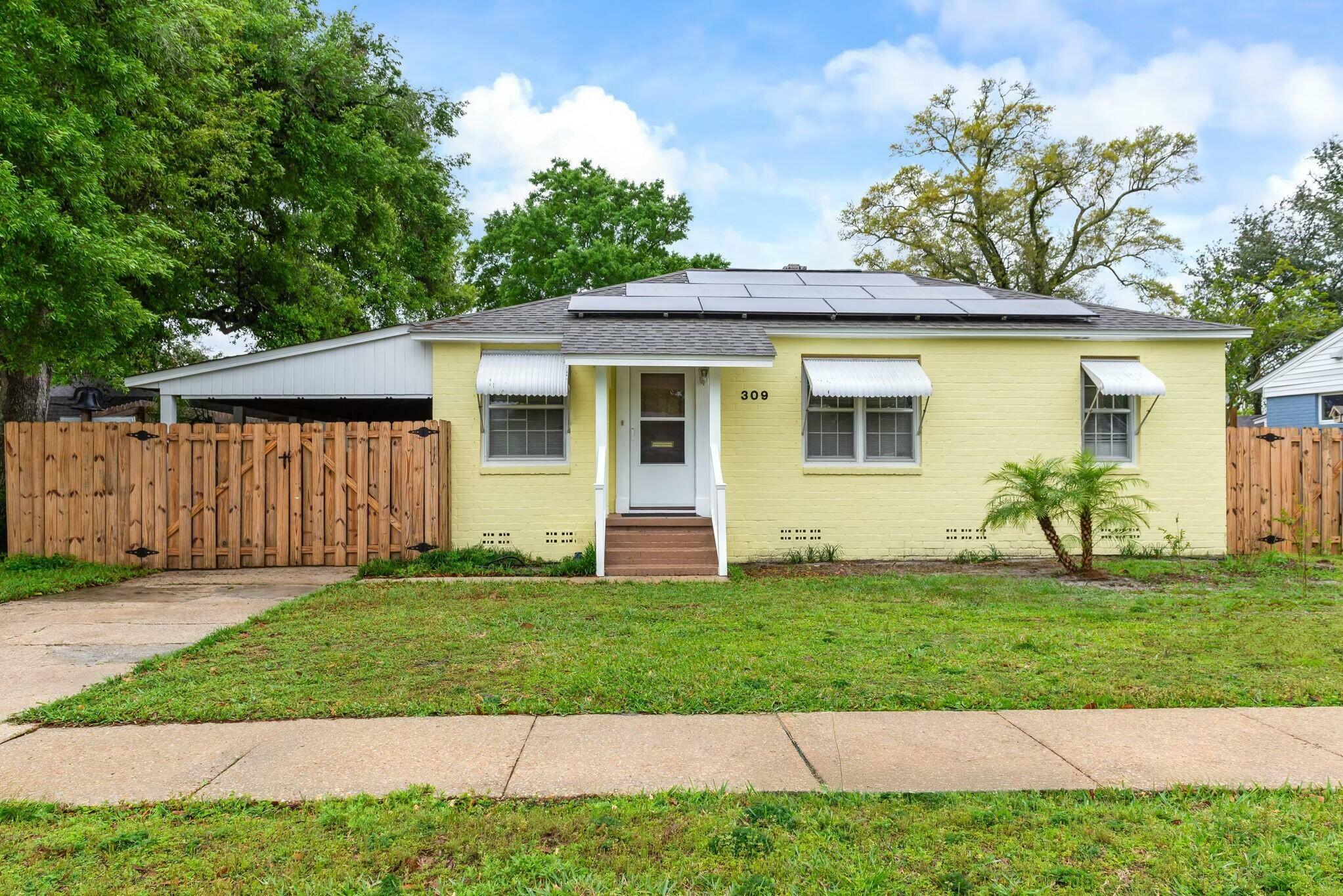 Property Photo: 309 W Sunset Avenue FL 32507