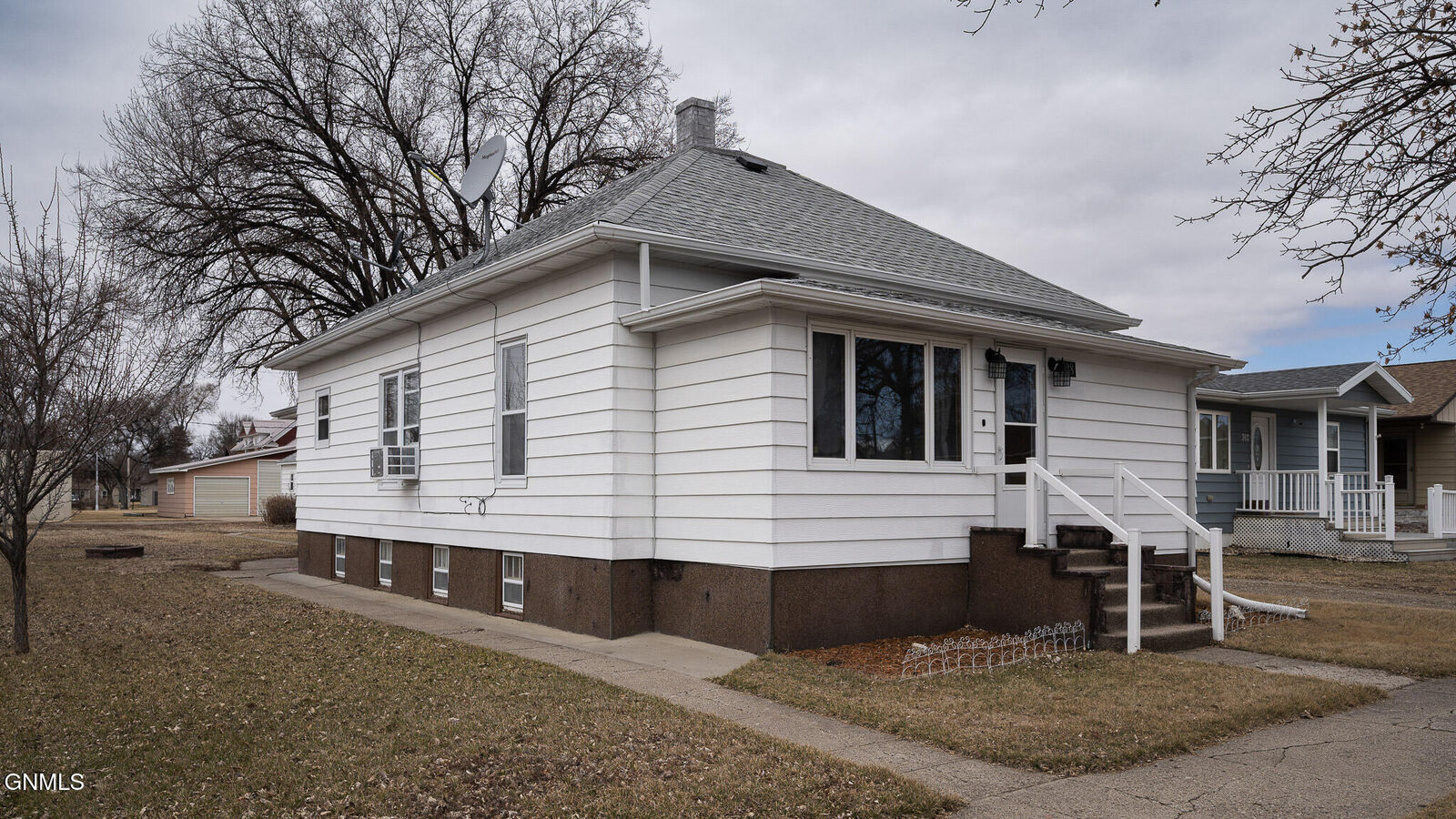Property Photo:  308 1st Street NE  ND 58552 