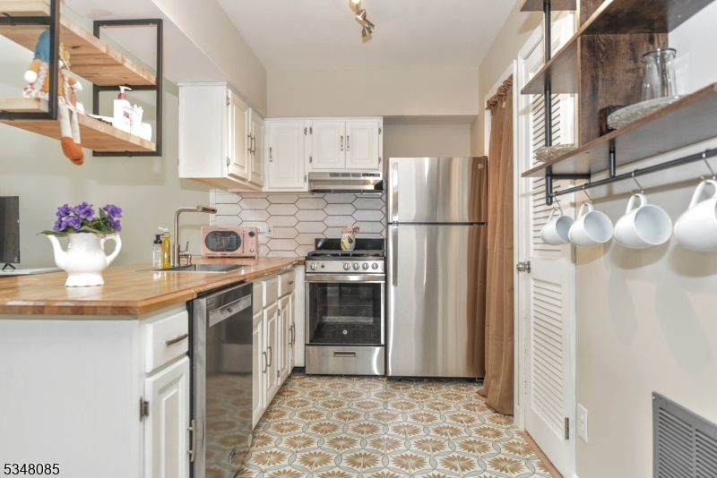 Property Photo:  3 Davos Drive 6  NJ 07462 