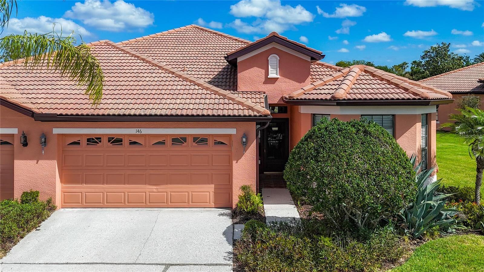 Property Photo: 146 Shell Falls Drive FL 33572