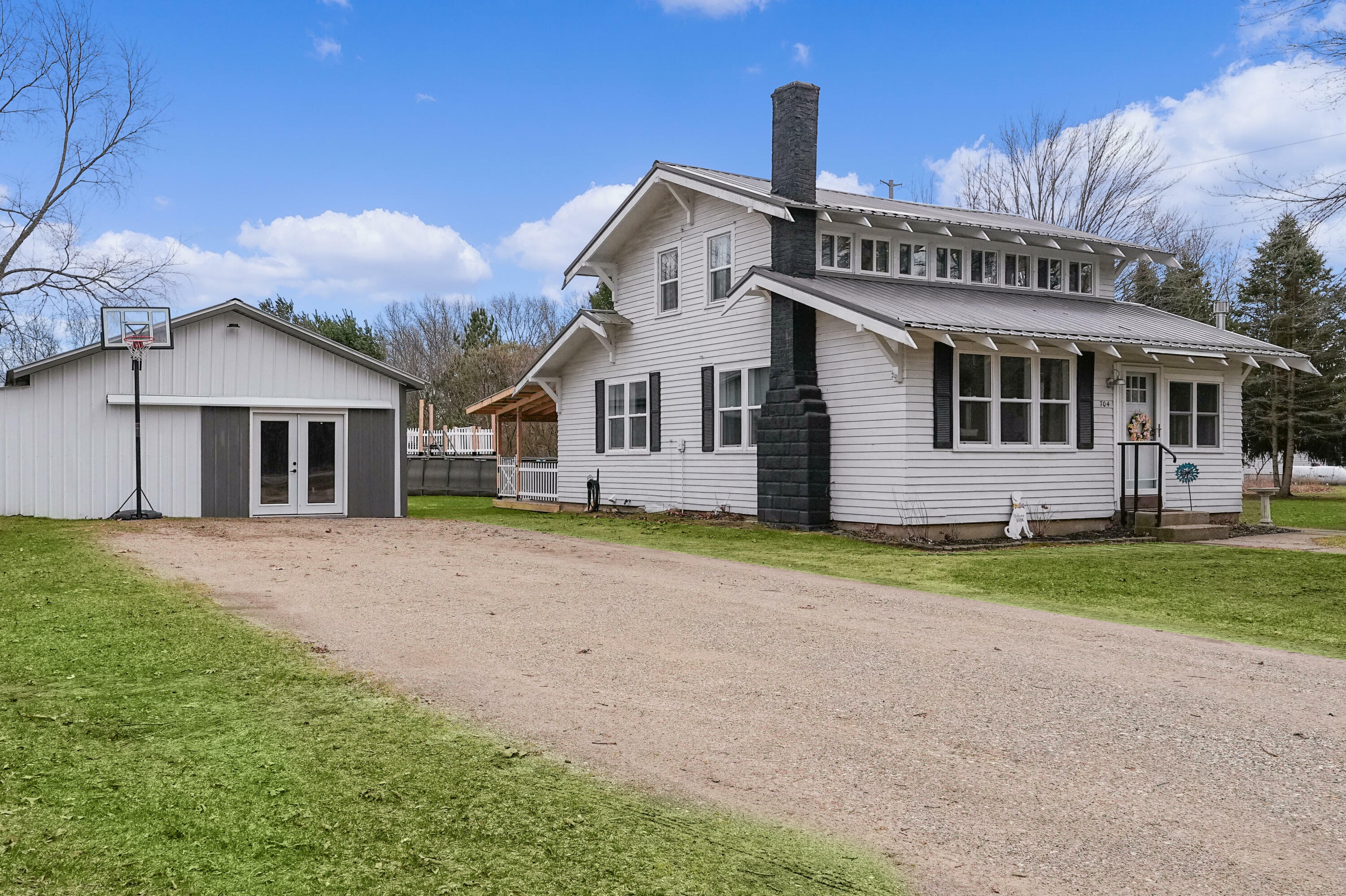 Property Photo: 704 Cooper St MI 49337