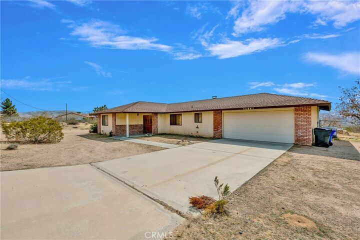 Property Photo: 24687 Shoshone Road CA 92307