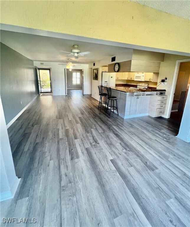 Property Photo:  5765 Trailwinds Drive 115  FL 33907 