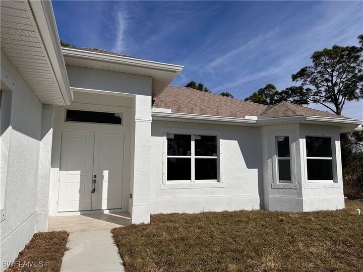 Property Photo: 109 Paxton Street FL 33974