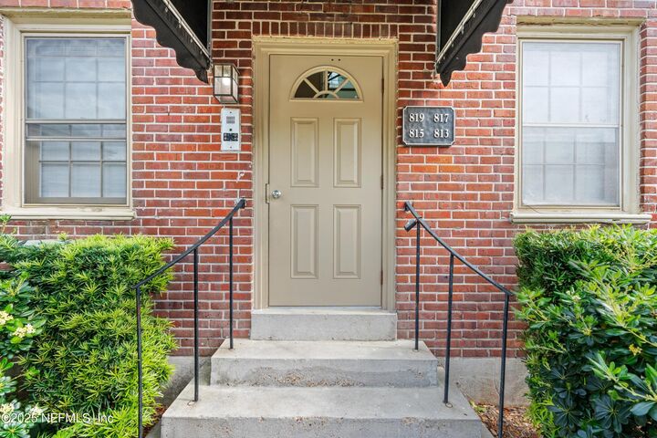 Property Photo: 819 Lasalle Street 819 FL 32207