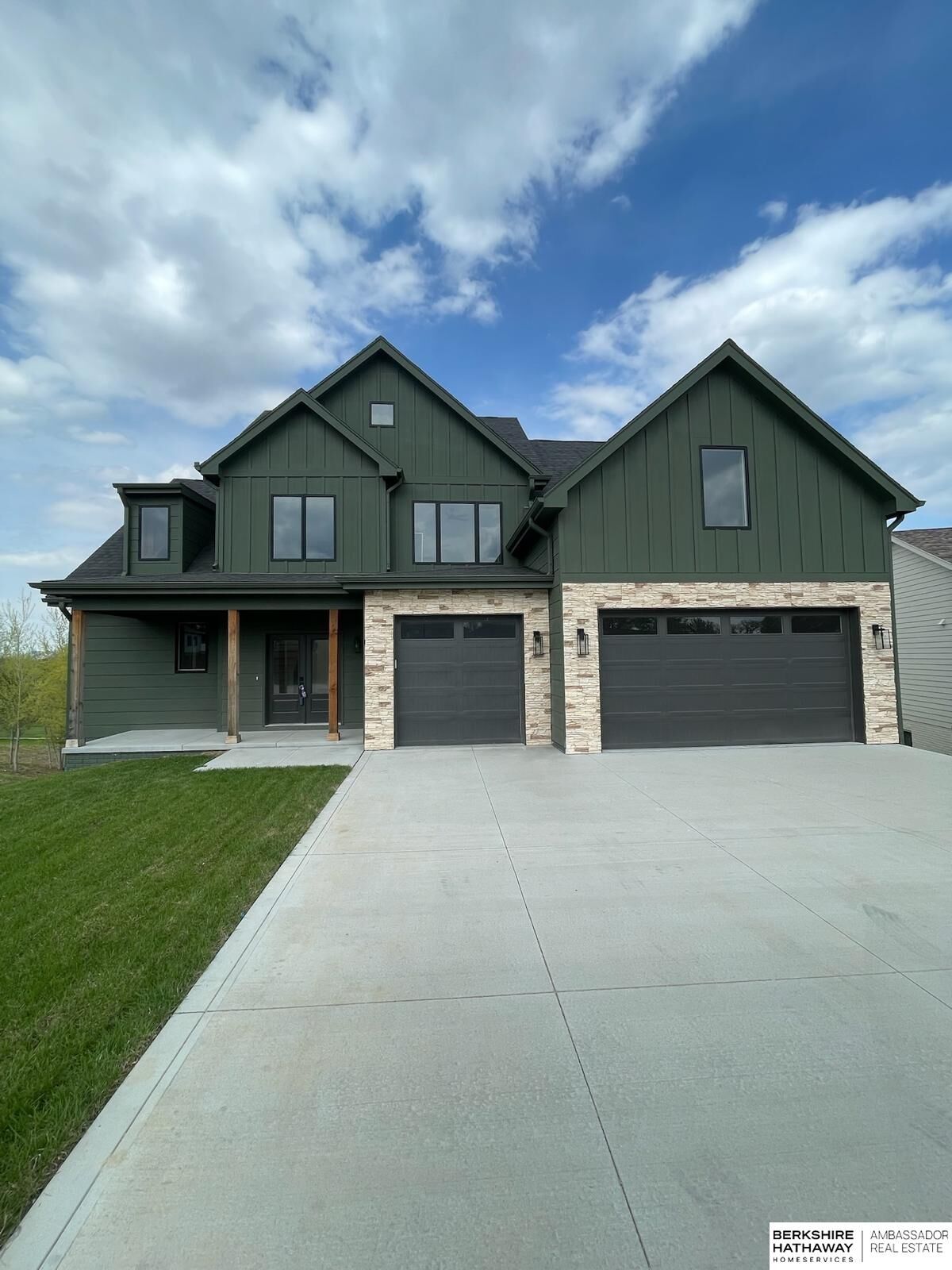Property Photo: 1782 Lake Ridge Drive NE 68048