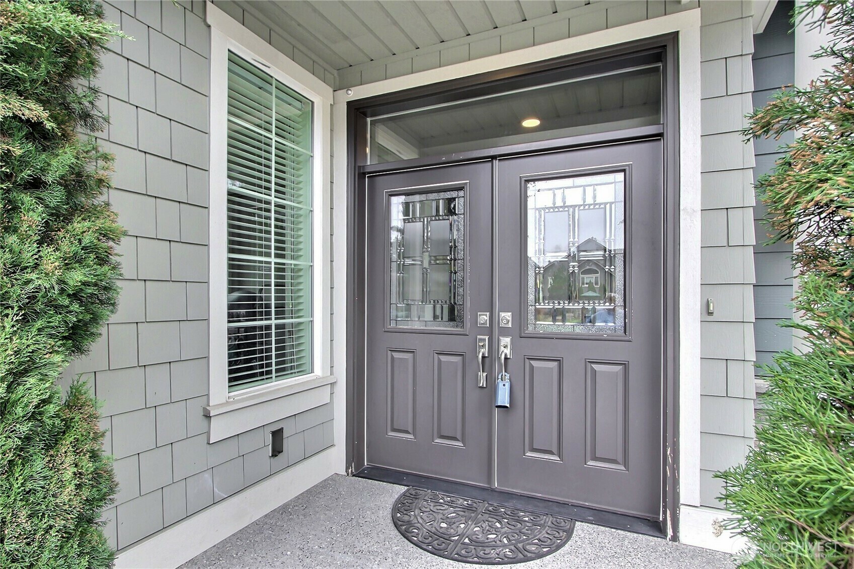 Property Photo: 21352 NE 9th Place WA 98074